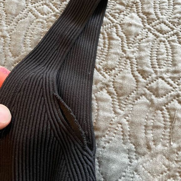 Alexander McQueen Black Ribbed Knit Sleeveless V-Neck Peplum Top Size M - Picture 5 of 6